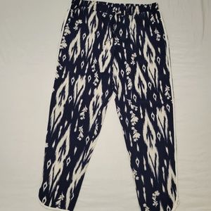 Xhilaration Size Large Navy Blue And Cream Aztec Cropped Elastic Waist Pants